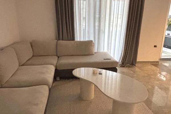 Jepet me qera apartament 2+1 ne Ali Dem/800 euro