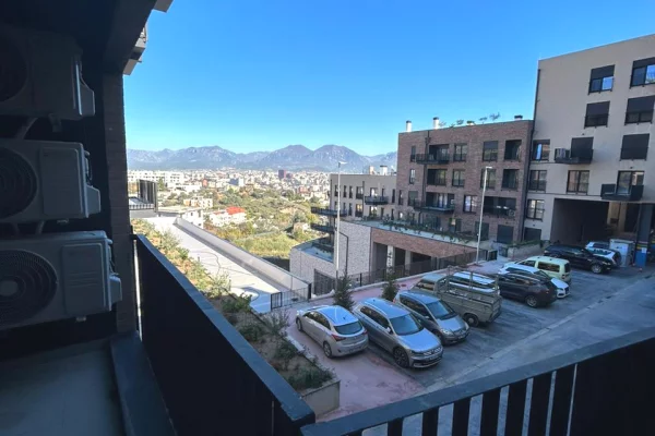 Mansarda(ultimo piano del tetto) in affitto a Tirana 2+1, Arredato