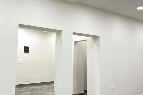 Shitet dyqan tek Stadiumi Dinamo