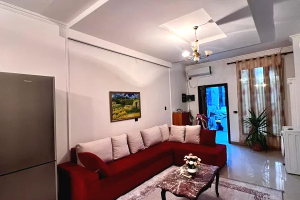 Shtepi me qera Apartament ne Tirane, 2+1, Mobilimi E mobiluar, Pagesa 500  Euro.