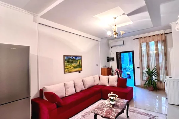 Shtepi me qera Apartament ne Tirane, 2+1, Mobilimi E mobiluar, Pagesa 500  Euro.