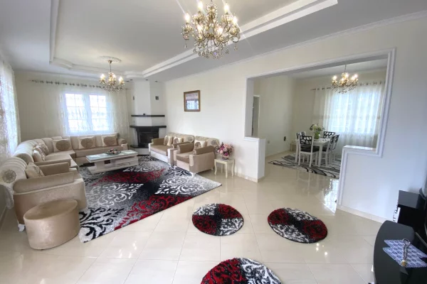  Shiten 2 vila të bashkangjitura në Farkë/500,000 euro