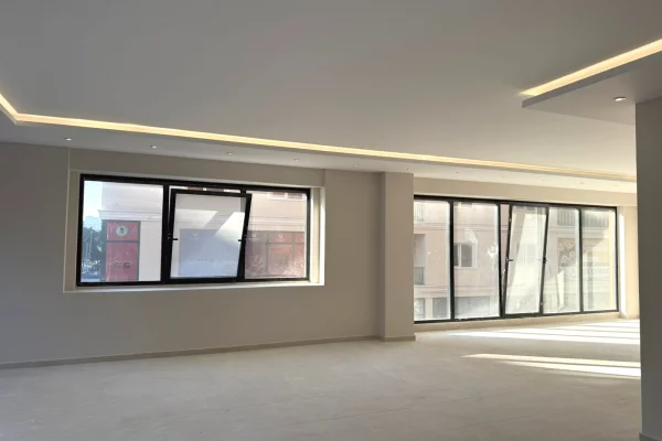 Jepet me qera dyqan ne Kamez/1500 euro