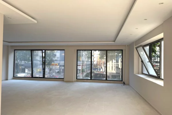 Jepet me qera dyqan ne Kamez/1500 euro