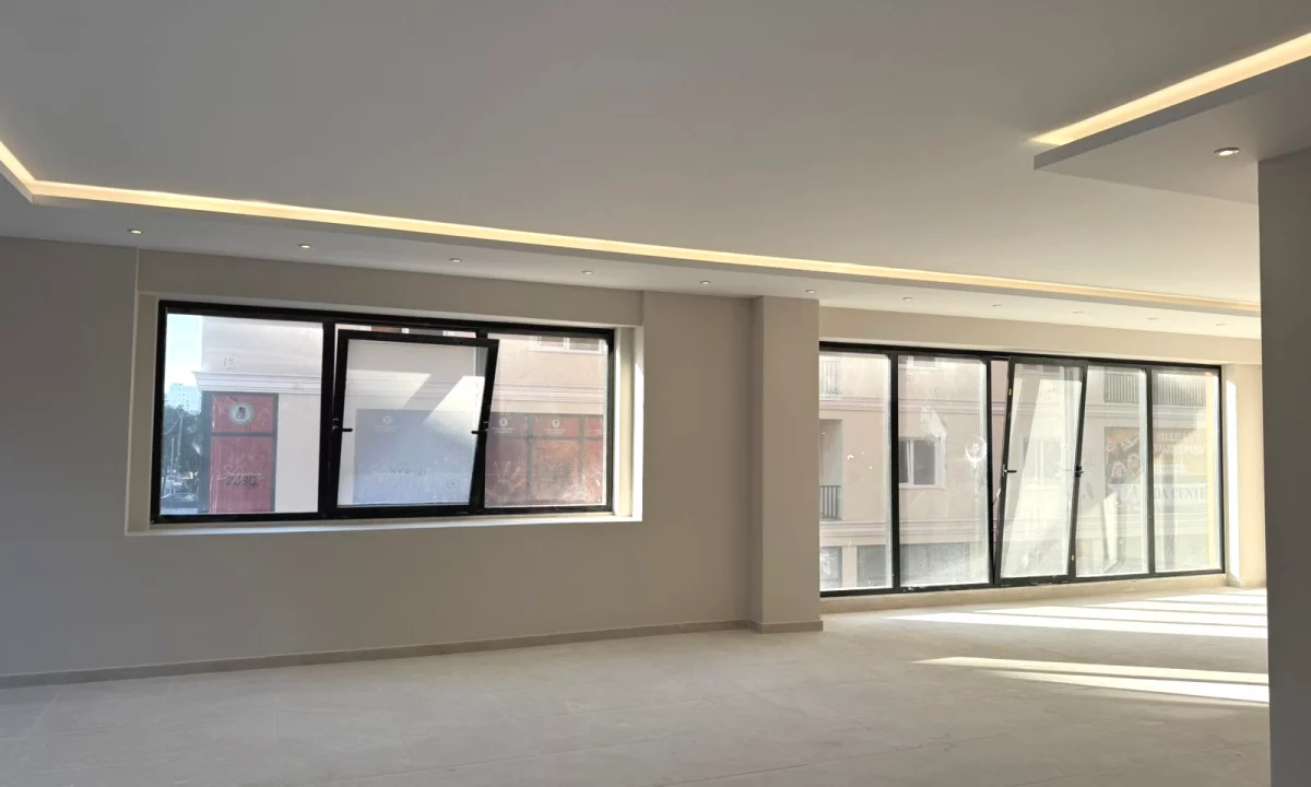 Jepet me qera dyqan ne Kamez/1500 euro