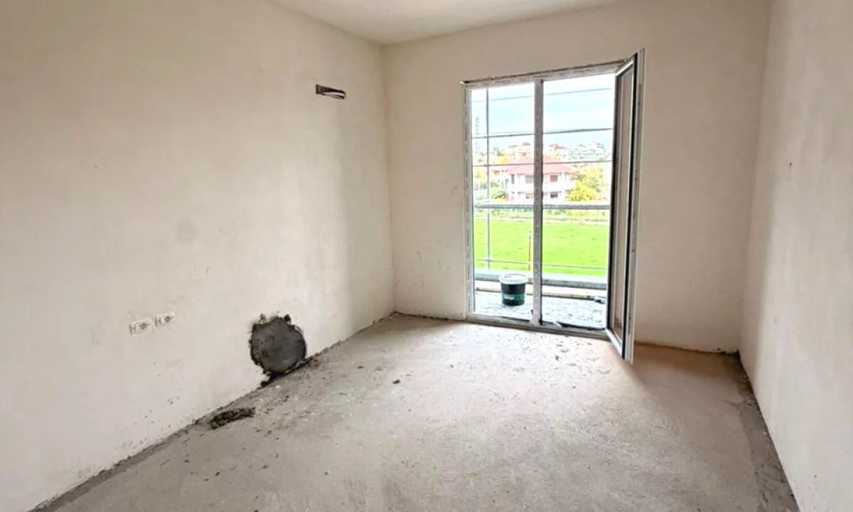 Shtepi ne shitje Apartament ne Tirane, 2+1, Mobilimi Bosh, pa mobiluar, Pagesa 125,000  Euro.