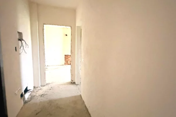 Shtepi ne shitje Apartament ne Tirane, 2+1, Mobilimi Bosh, pa mobiluar, Pagesa 125,000  Euro.