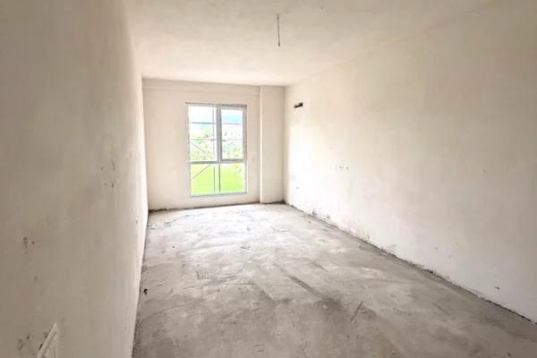 Shtepi ne shitje Apartament ne Tirane, 2+1, Mobilimi Bosh, pa mobiluar, Pagesa 125,000  Euro.