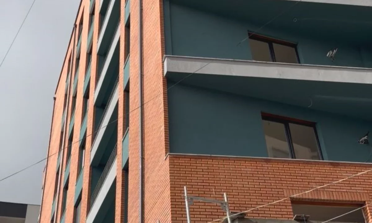 Shtepi ne shitje Apartament ne Tirane, 2+1, Mobilimi Bosh, pa mobiluar, Pagesa 123,889  Euro.