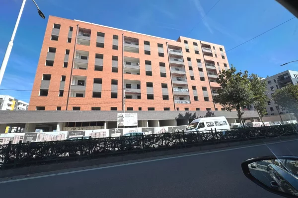 Shtepi ne shitje Apartament ne Tirane, 1+1, Mobilimi Bosh, pa mobiluar, Pagesa 70,353  Euro.