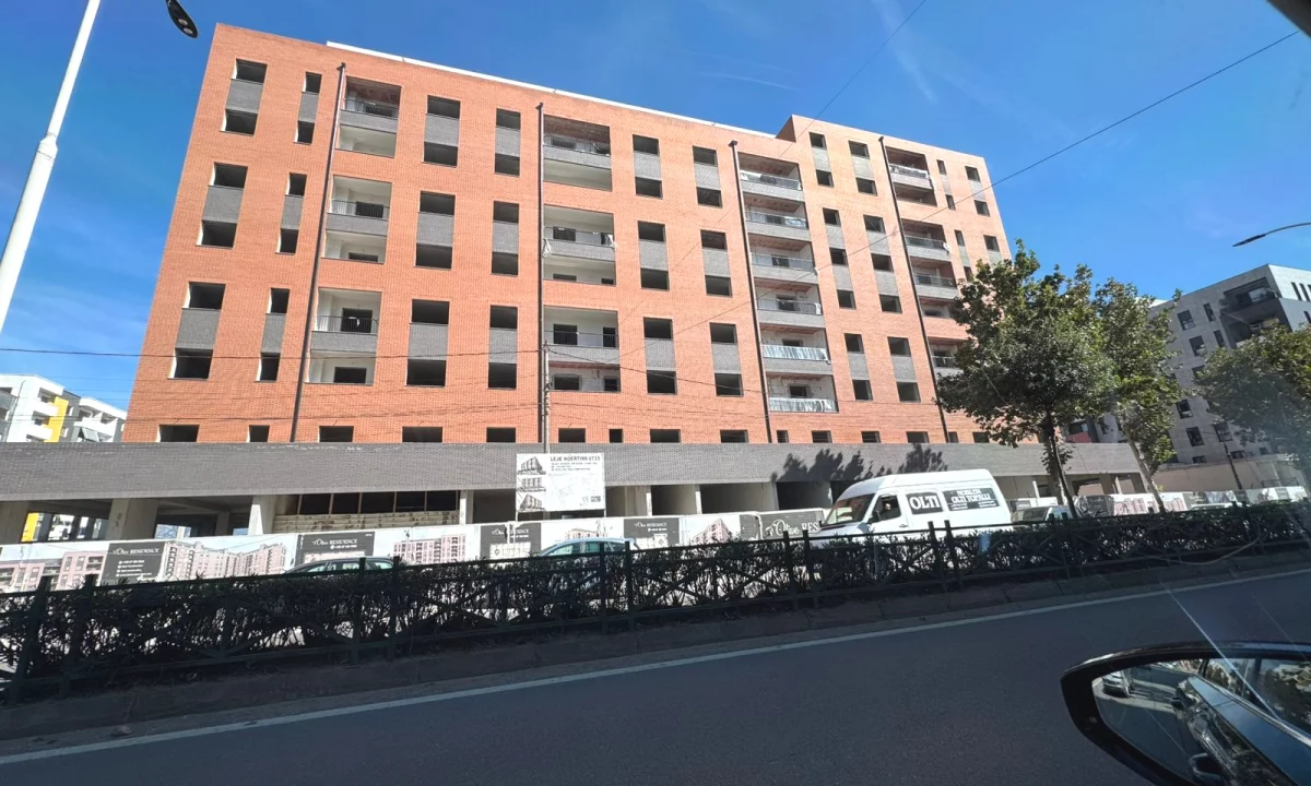 Shtepi ne shitje Apartament ne Tirane, 1+1, Mobilimi Bosh, pa mobiluar, Pagesa 70,353  Euro.