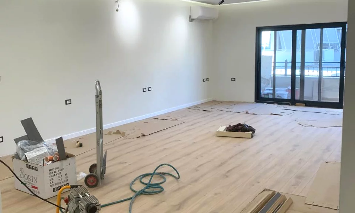 Shtepi me qera Apartament ne Tirane, 3+1, Mobilimi Bosh, pa mobiluar, Pagesa 1,500  Euro.