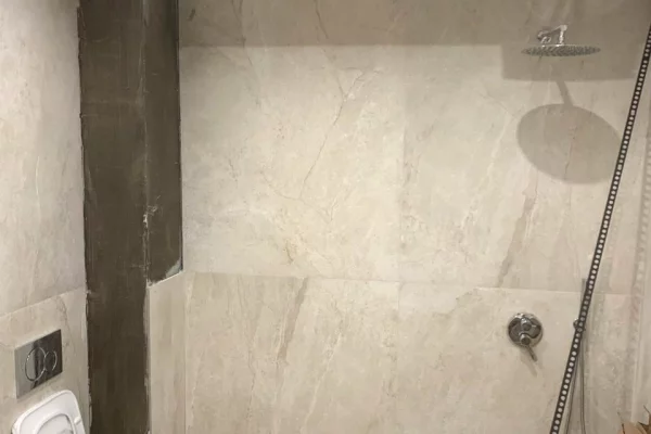 Shtepi me qera Apartament ne Tirane, 3+1, Mobilimi Bosh, pa mobiluar, Pagesa 1,500  Euro.