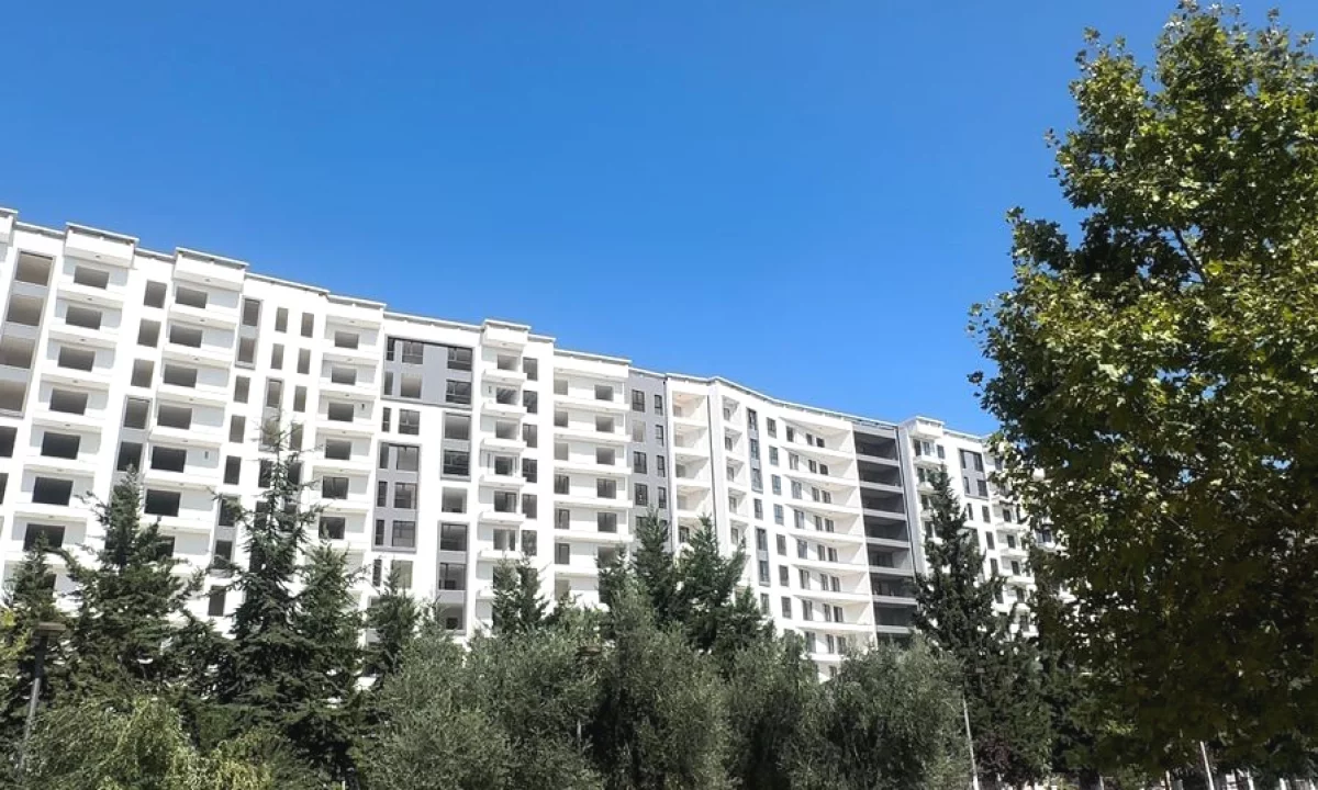 Shtepi ne shitje Apartament ne Tirane, 1+1, Mobilimi Bosh, pa mobiluar, Pagesa 128,000  Euro.