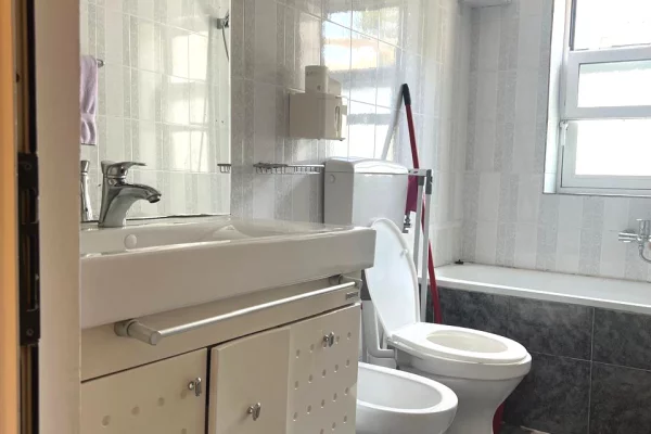 Shtepi me qera Apartament ne Tirane, 2+1, Mobilimi E mobiluar, Pagesa 700  Euro.