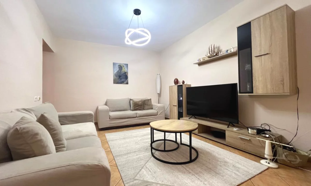 Shtepi me qera Apartament ne Tirane, 2+1, Mobilimi E mobiluar, Pagesa 700  Euro.