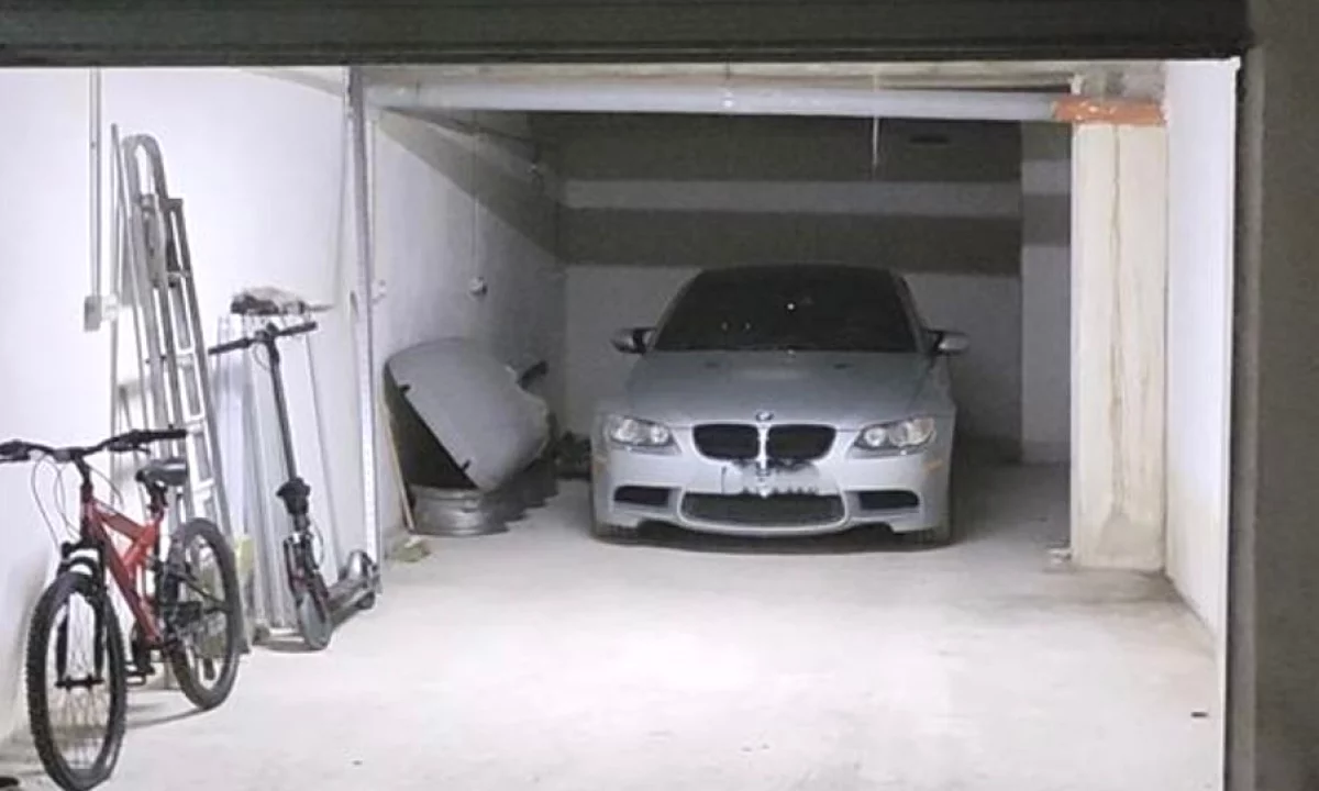 Shiten 2 Poste Parkimi tek Komuna e Parisit/50,000 euro