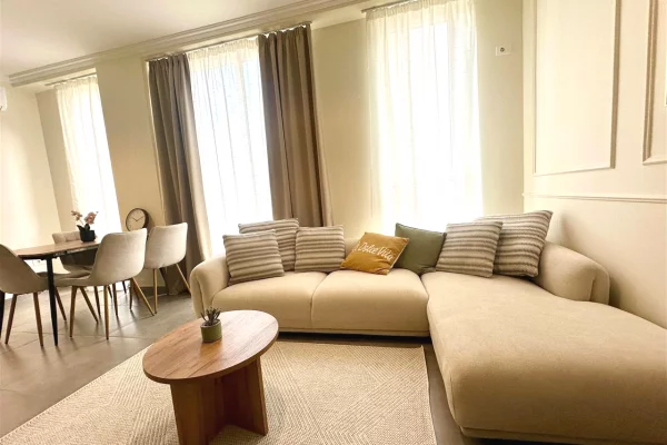 Shtepi me qera 1+1 ne Tirane - 65,000 Leke