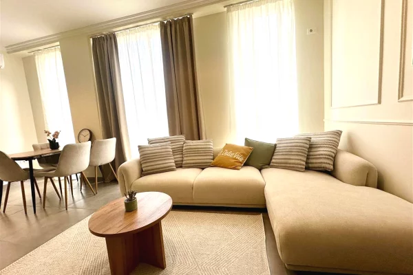 Jepet me qera apartament 1+1 tek Bulevardi i Ri