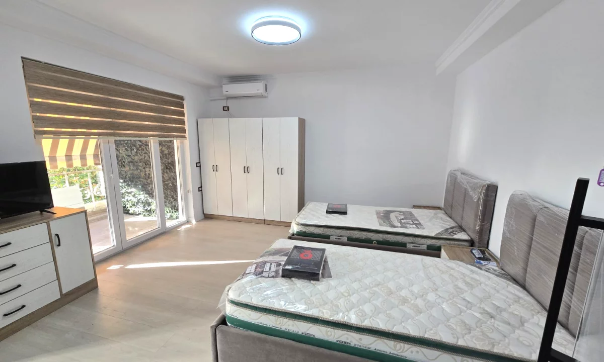 Shtepi me qera Apartament ne Tirane, Garsoniere, Mobilimi E mobiluar, Pagesa 550  Euro.
