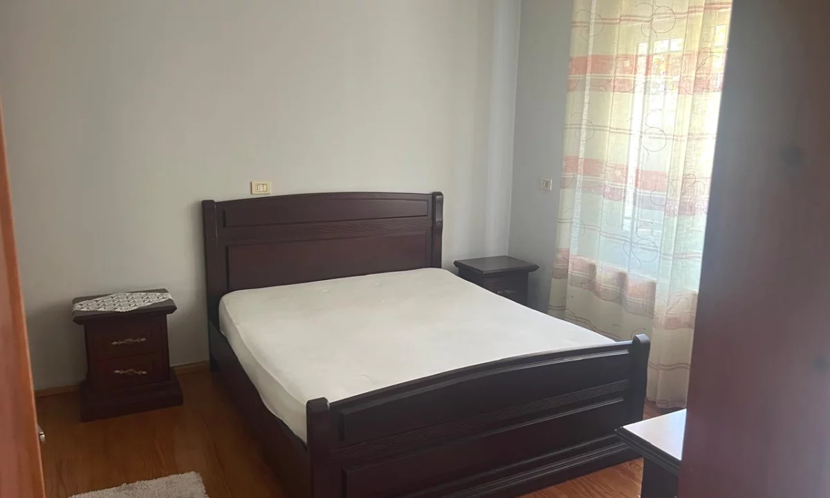 Shtepi me qera Apartament ne Tirane, 1+1, Mobilimi E mobiluar, Pagesa 35,000  Leke.