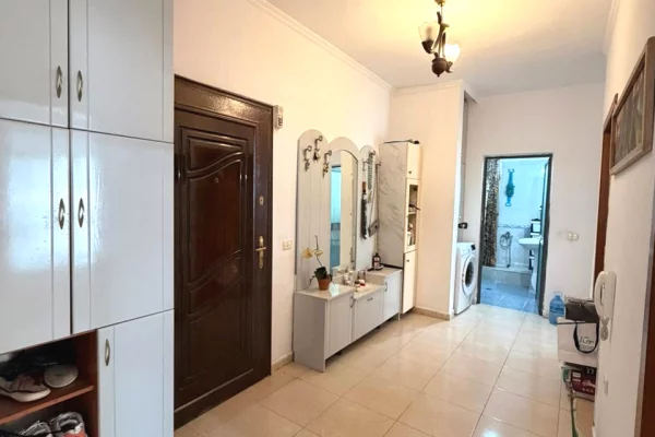 Appartamento in vendita a Tirana 2+1, Arredato