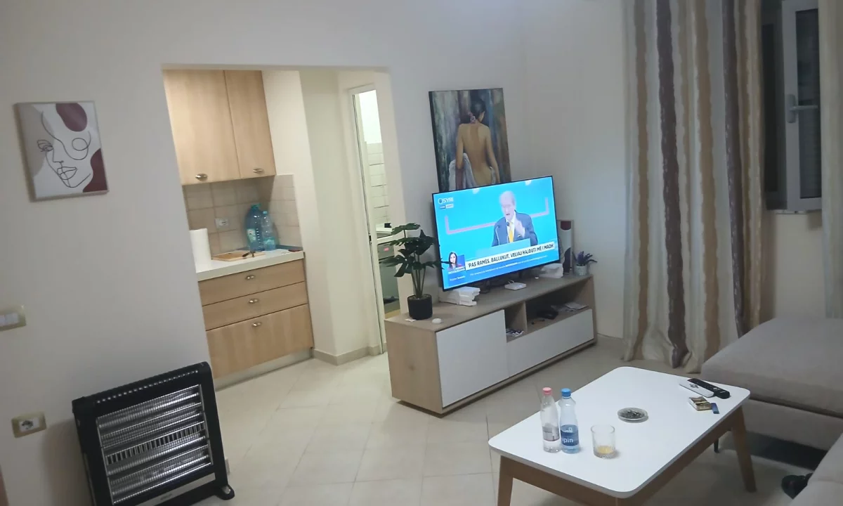 Appartamento in vendita a Tirana 1+1, Arredato