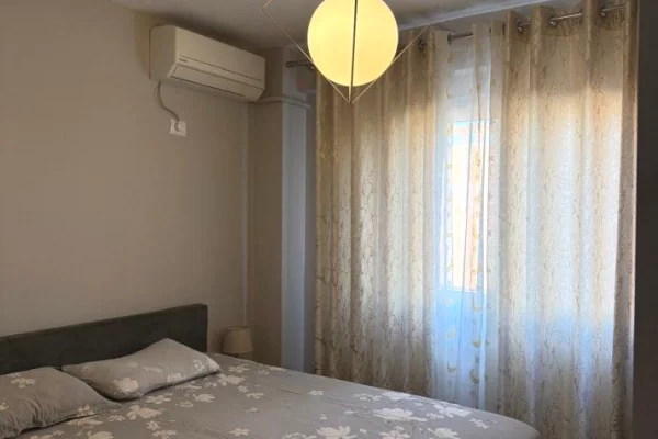 Shtepi me qera Apartament ne Tirane, 1+1, Mobilimi E mobiluar, Pagesa 750  Euro.