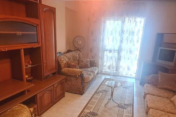 Shtepi me qera Apartament ne Tirane, 3+1, Mobilimi E mobiluar, Pagesa 50,000  Leke.