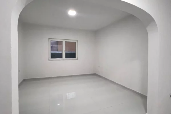 Shtepi me qera Shtepi Private ne Tirane, 2+1, Mobilimi Bosh, pa mobiluar, Pagesa 800  Euro.