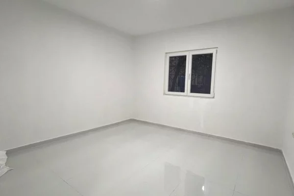 Shtepi me qera Shtepi Private ne Tirane, 2+1, Mobilimi Bosh, pa mobiluar, Pagesa 800  Euro.