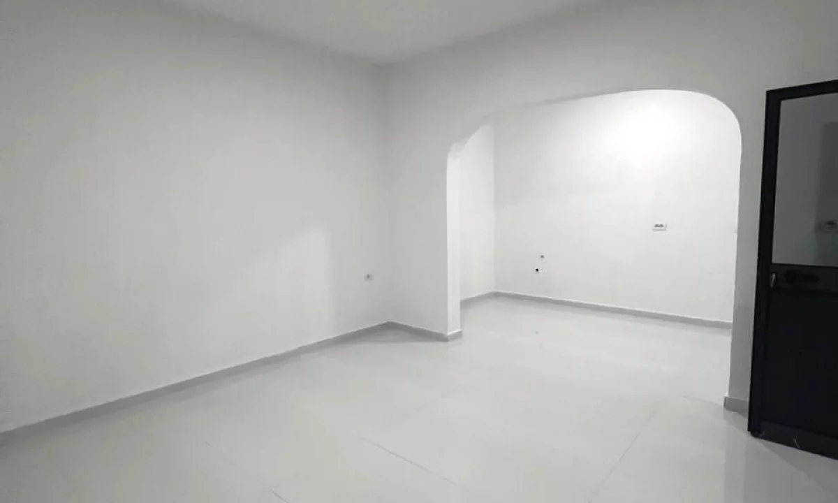 Shtepi me qera Shtepi Private ne Tirane, 2+1, Mobilimi Bosh, pa mobiluar, Pagesa 800  Euro.