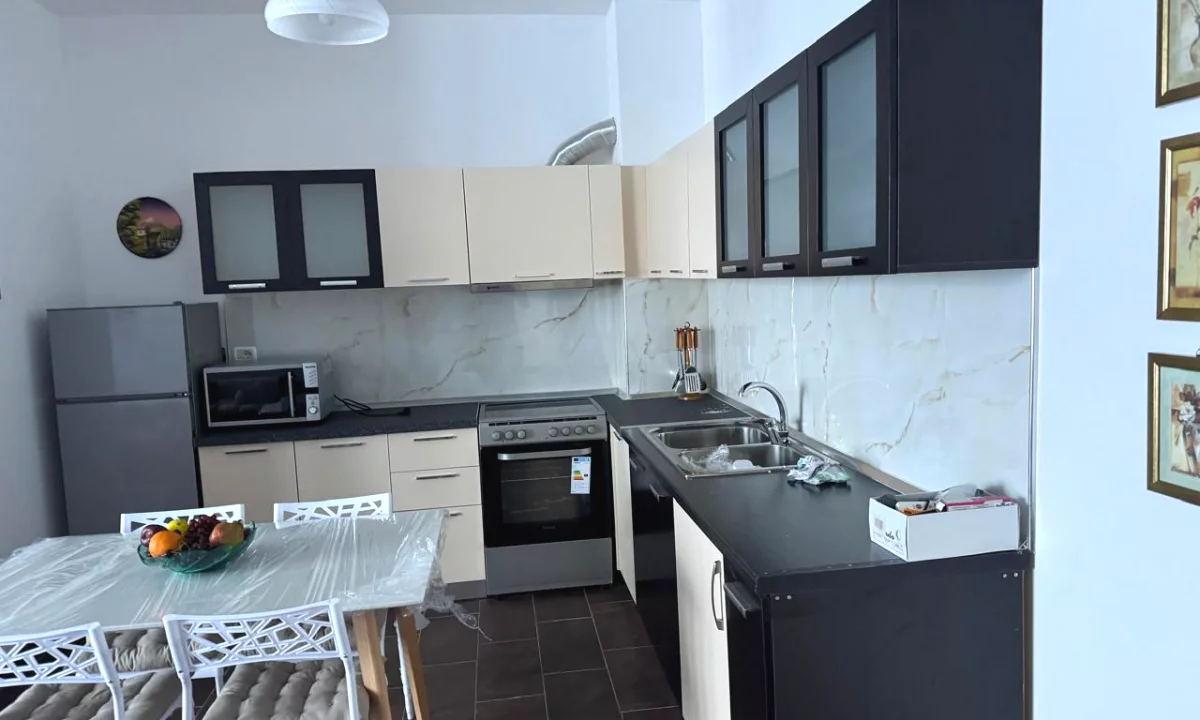 Appartamento in affitto a Tirana 2+1, Arredato