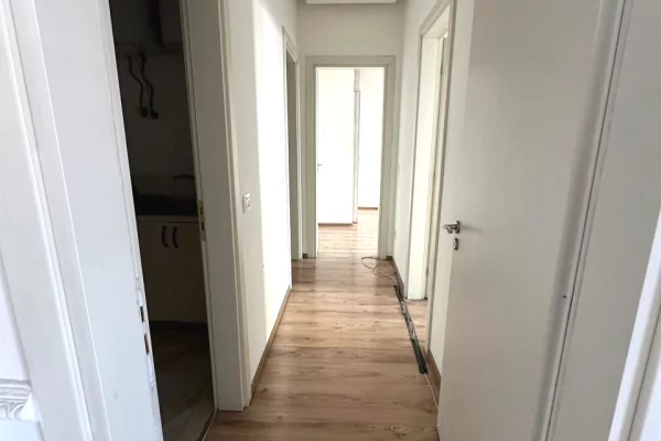 Shtepi me qera Apartament ne Tirane, 2+1, Mobilimi Bosh, pa mobiluar, Pagesa 1,200  Euro.