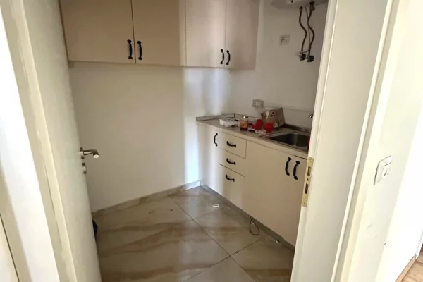 Shtepi me qera Apartament ne Tirane, 2+1, Mobilimi Bosh, pa mobiluar, Pagesa 1,200  Euro.