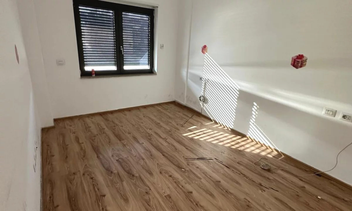 Shtepi me qera Apartament ne Tirane, 1+1, Mobilimi Bosh, pa mobiluar, Pagesa 1,000  Euro.