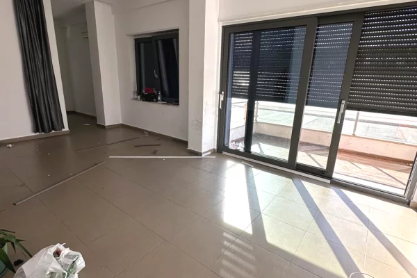 Shtepi me qera Apartament ne Tirane, 1+1, Mobilimi Bosh, pa mobiluar, Pagesa 1,000  Euro.