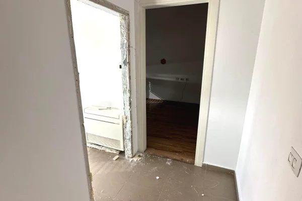 Shtepi me qera Apartament ne Tirane, 1+1, Mobilimi Bosh, pa mobiluar, Pagesa 1,000  Euro.