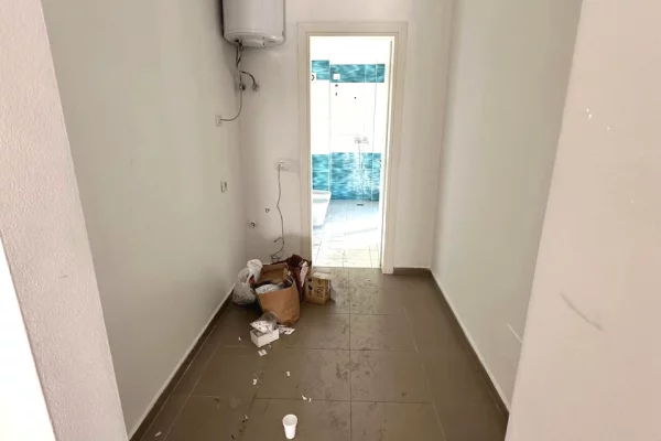 Shtepi me qera Apartament ne Tirane, 1+1, Mobilimi Bosh, pa mobiluar, Pagesa 1,000  Euro.