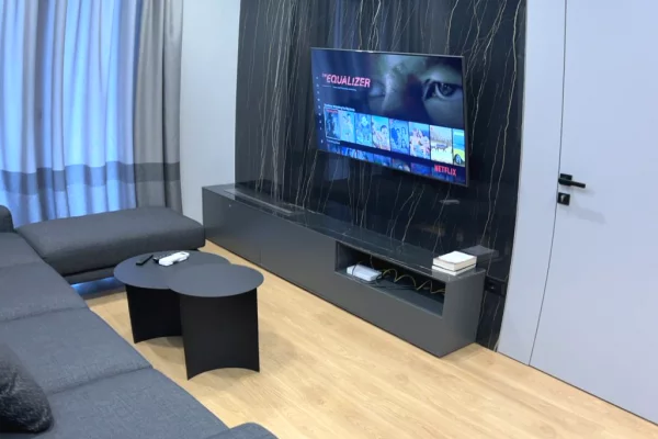 Shtepi me qera Apartament ne Tirane, 2+1, Mobilimi E mobiluar, Pagesa 2,000  Euro.