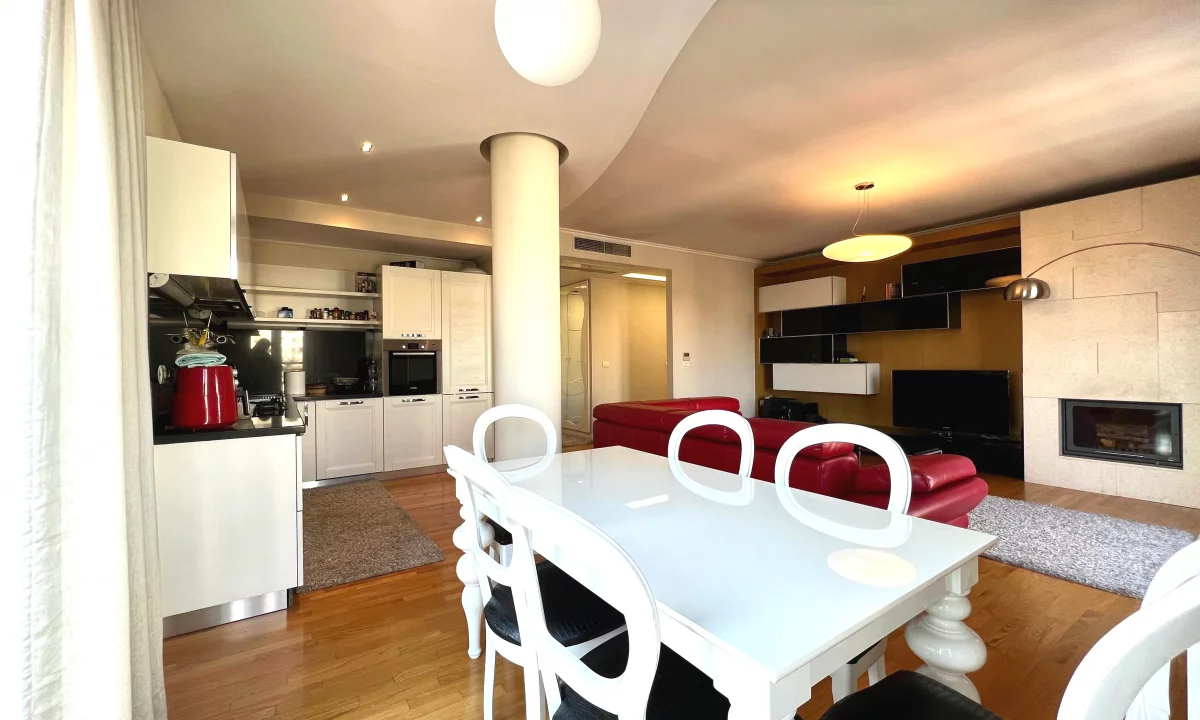 Appartamento in affitto a Tirana 2+1, Arredato