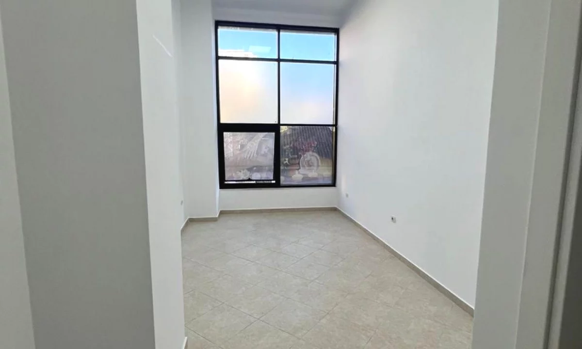 Jepet me qera ambient per zyra tek Toptani/450 EURO