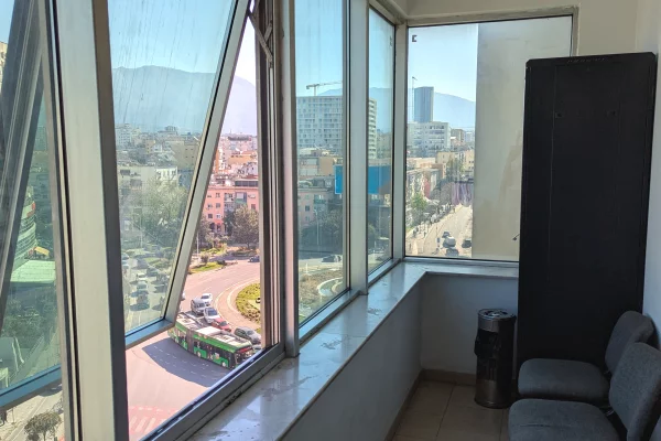 Jepet ambient biznesi me qera tek Zogu I Zi/800Euro