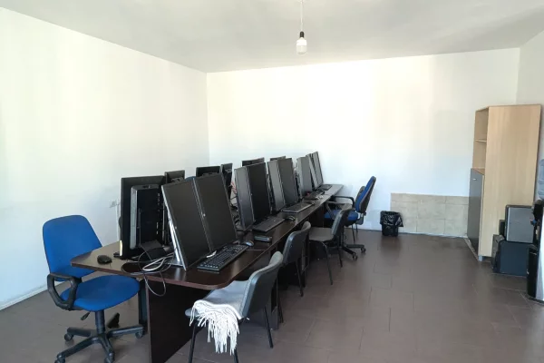 Jepet ambient biznesi me qera tek Zogu I Zi/800Euro