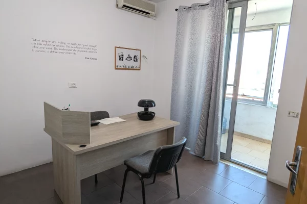 Jepet ambient biznesi me qera tek Zogu I Zi/800Euro