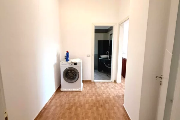 Shtepi ne shitje Apartament ne Tirane, 2+1, Mobilimi E mobiluar, Pagesa 175,000  Euro.