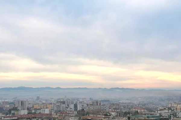 Shtepi ne shitje Apartament ne Tirane, 2+1, Mobilimi E mobiluar, Pagesa 175,000  Euro.