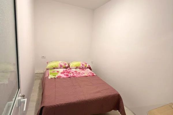 Shtepi ne shitje Apartament ne Tirane, 1+1, Mobilimi Pjeserisht e mobiluar, Pagesa 55,000  Euro.