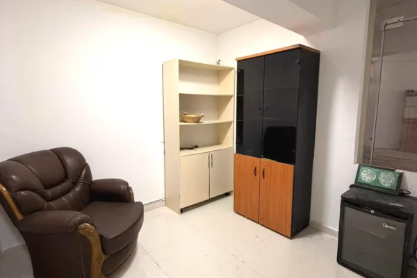 Shtepi ne shitje Apartament ne Tirane, 1+1, Mobilimi Pjeserisht e mobiluar, Pagesa 35,000  Euro.