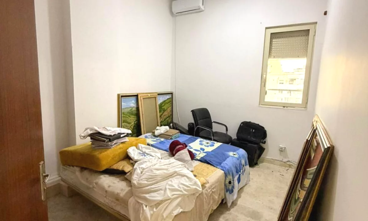 Shtepi ne shitje Apartament ne Tirane, 2+1, Mobilimi Pjeserisht e mobiluar, Pagesa 110,000  Euro.